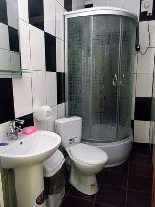 Проживание в семье Rosinka Яремче Четырехместный номер-5