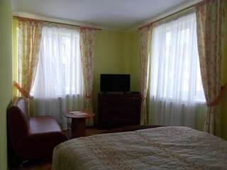 Проживание в семье Rosinka Яремче Четырехместный номер-9