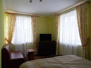 Проживание в семье Rosinka Яремче Четырехместный номер-10