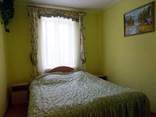 Проживание в семье Rosinka Яремче Четырехместный номер-11