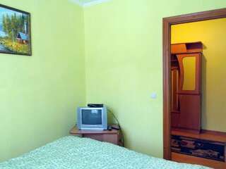 Проживание в семье Rosinka Яремче Четырехместный номер-12