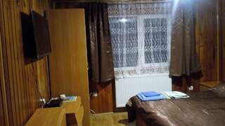 Проживание в семье Rosinka Яремче Трехместный номер «Комфорт»-5